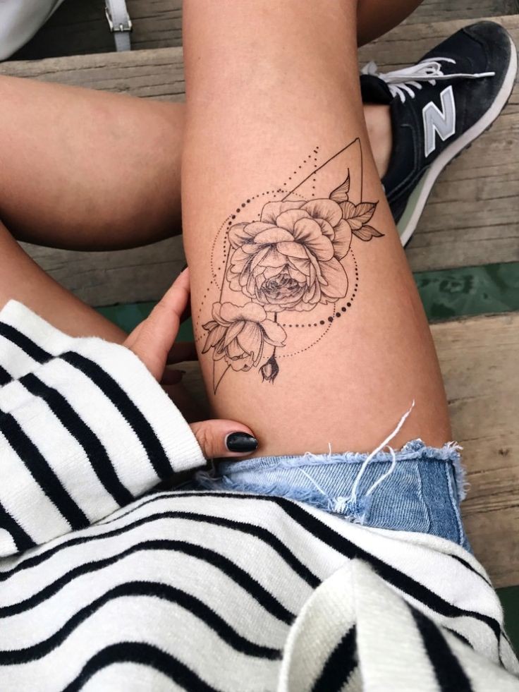 Tatouage cuisse phrase - 15 tatouages sur la cuisse qui nous font de belles  jambes - Elle